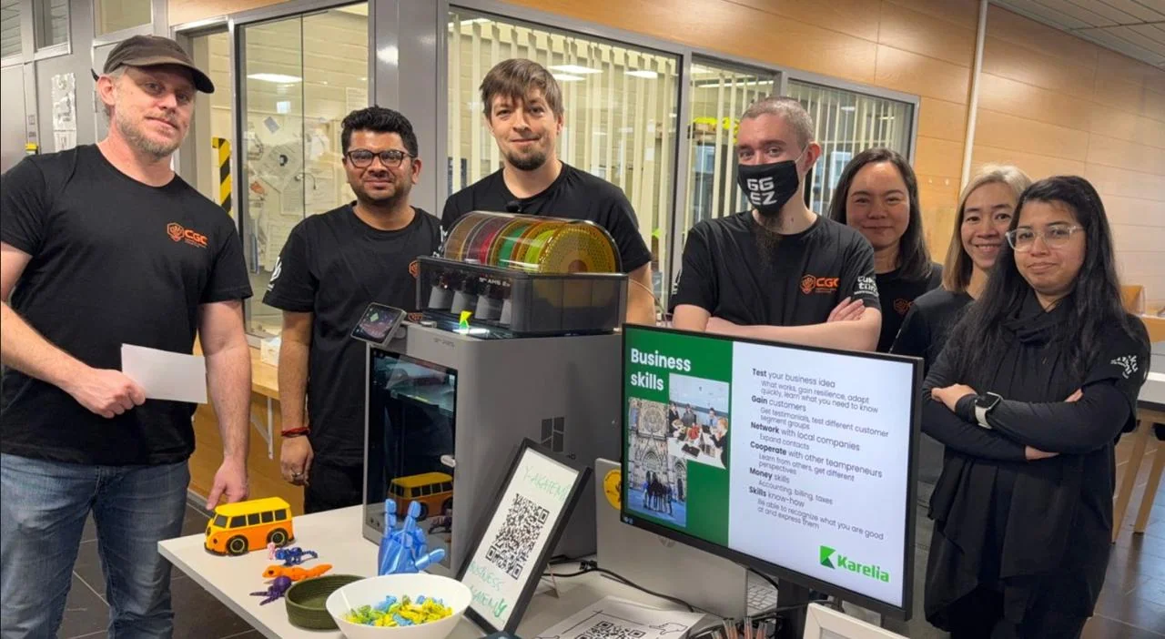 CGC Osk students presenting custom 3D-printed products and prototypes